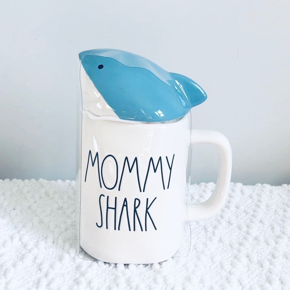 NEW Rae Dunn Mommy Shark mug